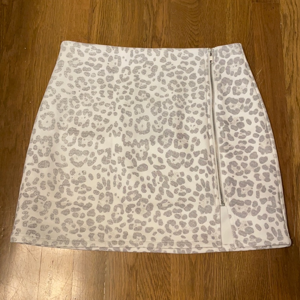 Leopard print zip up mini skirt